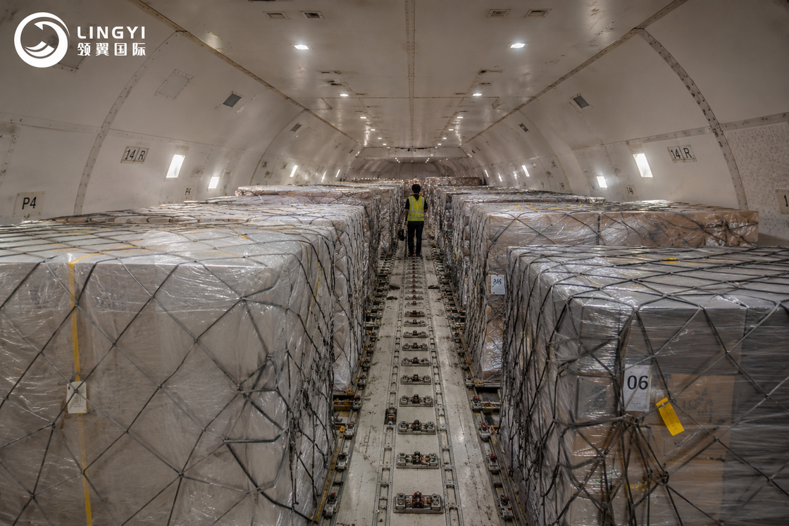 Express Logistics: Fast Air Freight from China to USA for Oversized Cargo with Custom Clearance